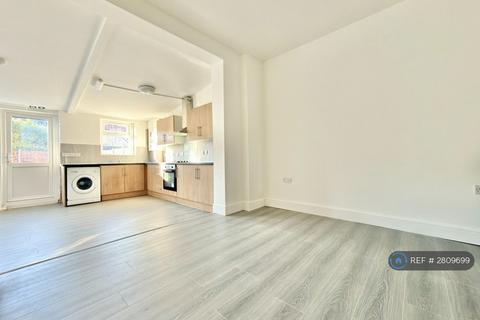 4 bedroom terraced house to rent, Chester Road, Ilford, IG3