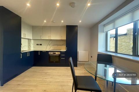 1 bedroom flat to rent, Lonpro Court, London, SW19