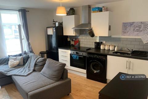 1 bedroom flat to rent, Station Road, Rainham, Gillingham, ME8