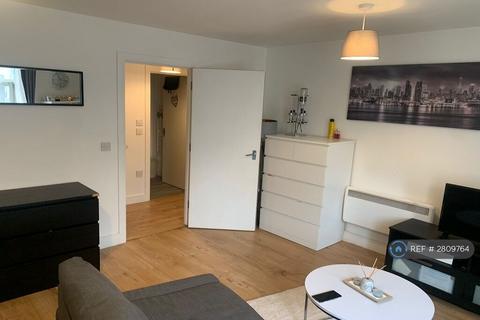 1 bedroom flat to rent, Station Road, Rainham, Gillingham, ME8
