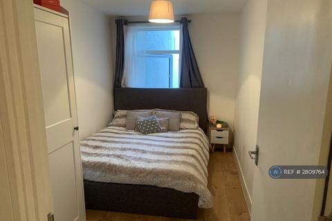 1 bedroom flat to rent, Station Road, Rainham, Gillingham, ME8