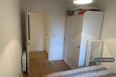 1 bedroom flat to rent, Station Road, Rainham, Gillingham, ME8