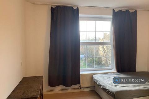 1 bedroom in a flat share to rent, Mccall House, London, N7