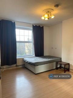 1 bedroom in a flat share to rent, Mccall House, London, N7