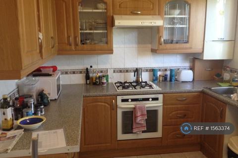 1 bedroom in a flat share to rent, Mccall House, London, N7