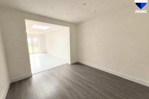 5 bedroom terraced house to rent, Woodbridge Road, Barking IG11