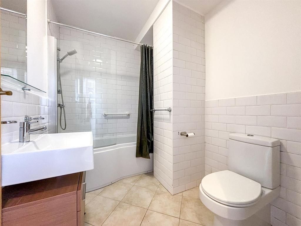 Bathroom (1 of 1).jpg