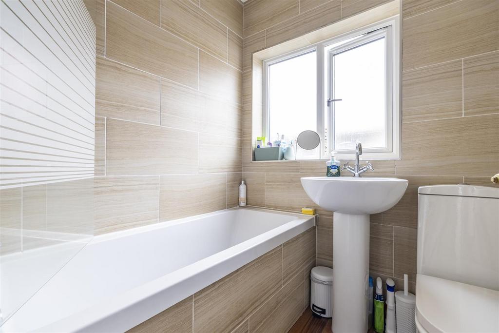 Main bathroom.jpg