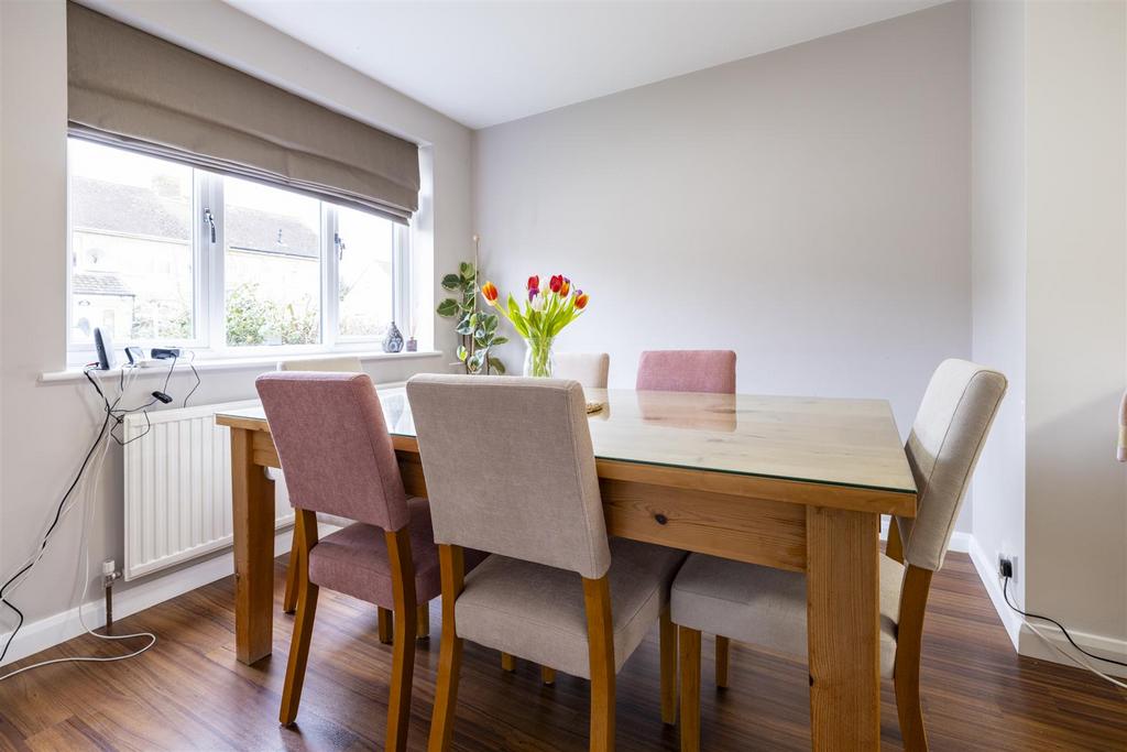 DINING ROOM.jpg