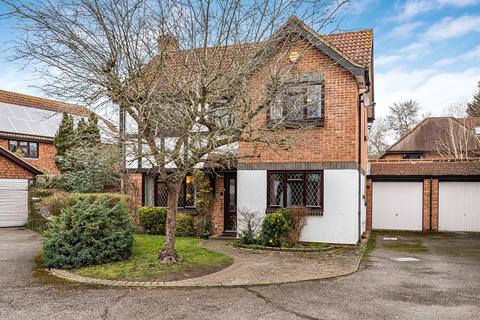 4 bedroom detached house for sale, Wexfenne Gardens, Surrey GU22