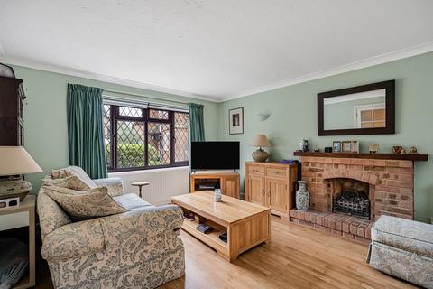 4 bedroom detached house for sale, Wexfenne Gardens, Surrey GU22