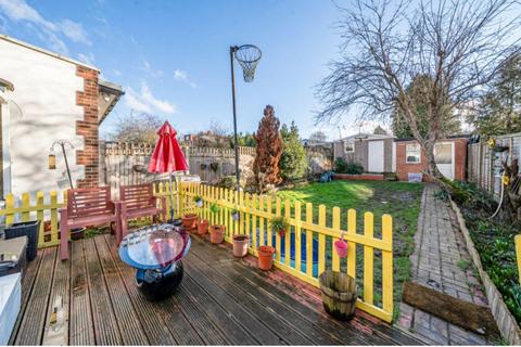 undefined, Brunswick Road, LONDON