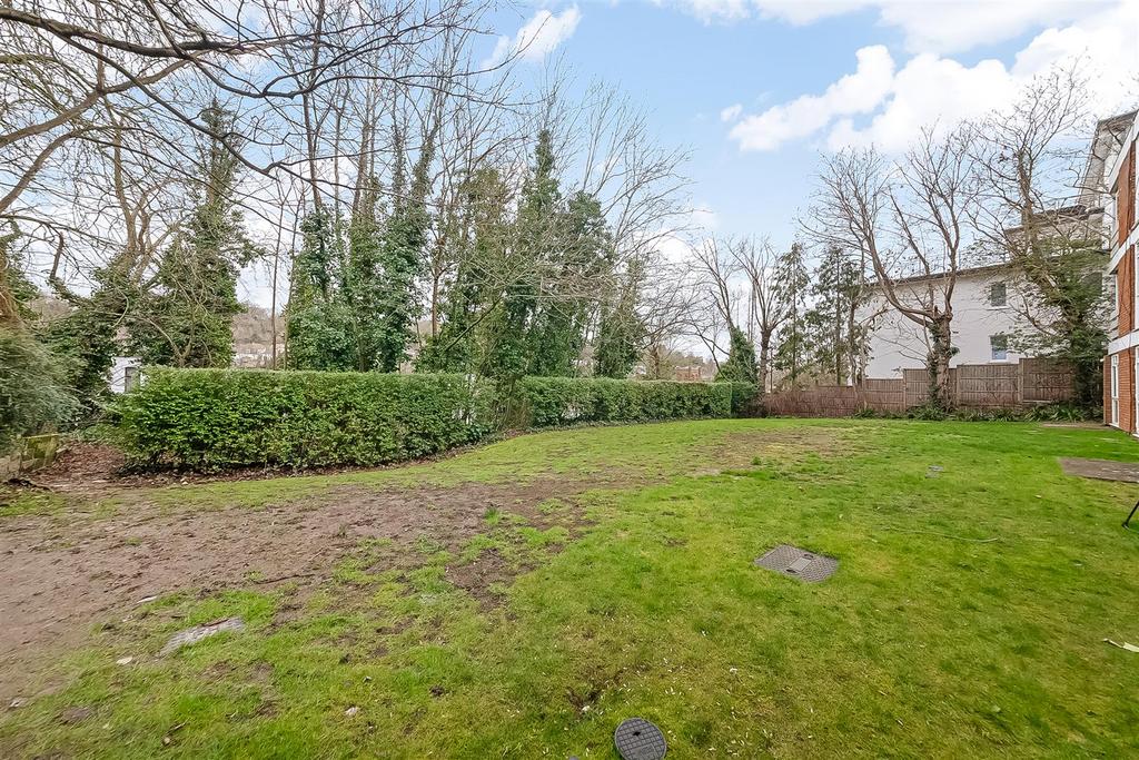 Direct Access to Communal Garden