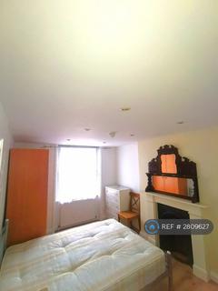 3 bedroom maisonette to rent, Patshull Road, London, NW5
