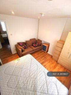 3 bedroom maisonette to rent, Patshull Road, London, NW5