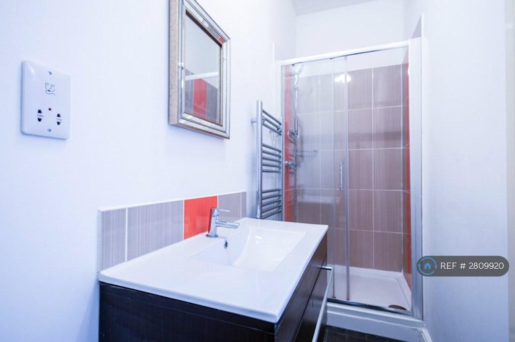Room 2 - Ensuite Bathroom