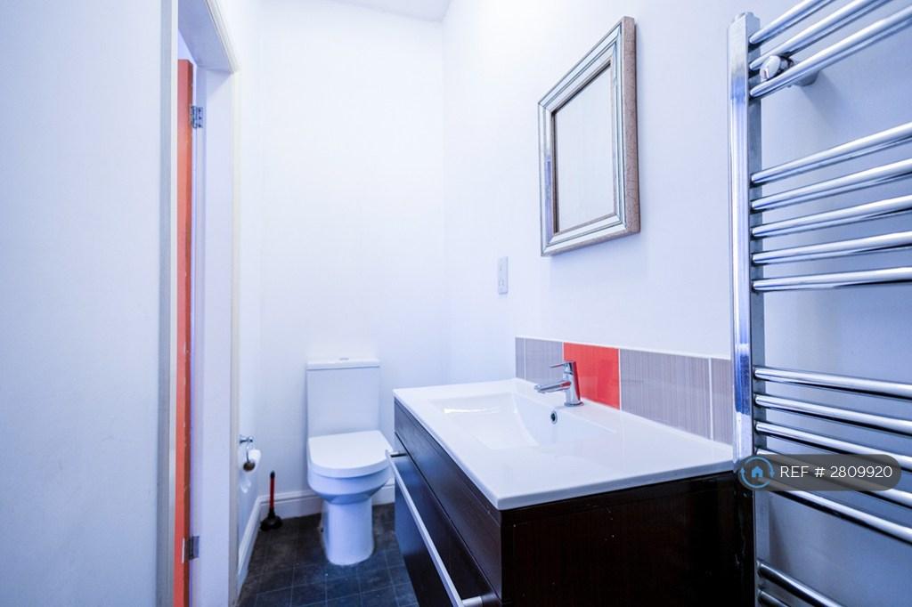 Room 2 - Ensuite Bathroom