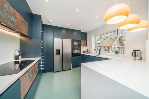 4 bedroom detached house to rent, Harefield, Esher KT10