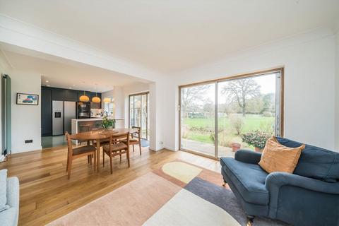 4 bedroom detached house to rent, Harefield, Esher KT10