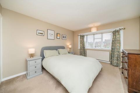 4 bedroom detached house to rent, Harefield, Esher KT10