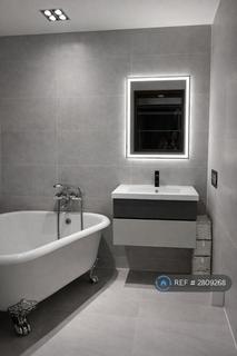 1 bedroom in a flat share to rent, Vincentia, London, SW11