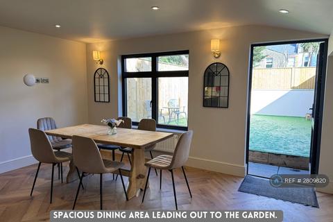 1 bedroom in a house share to rent, Burns Road, London, NW10