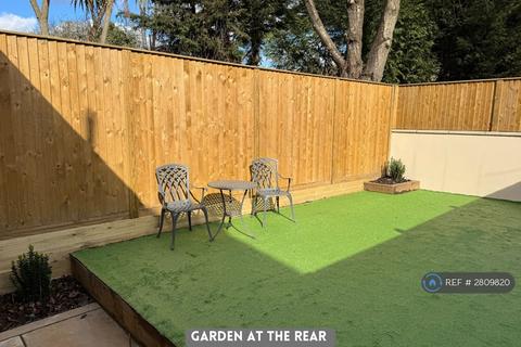 1 bedroom in a house share to rent, Burns Road, London, NW10