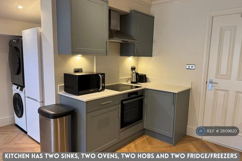 1 bedroom in a house share to rent, Burns Road, London, NW10