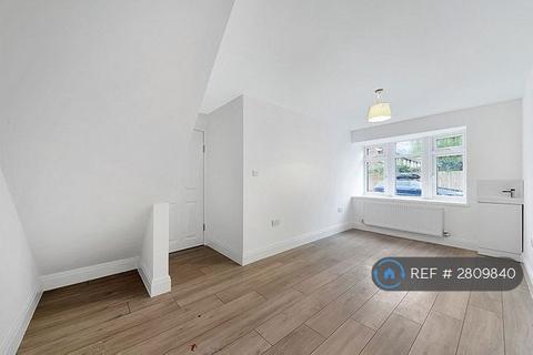 undefined, Hoylake Gardens, Mitcham, CR4