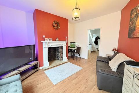 2 bedroom end of terrace house for sale, Duke Street, Glossop, SK13 8JD