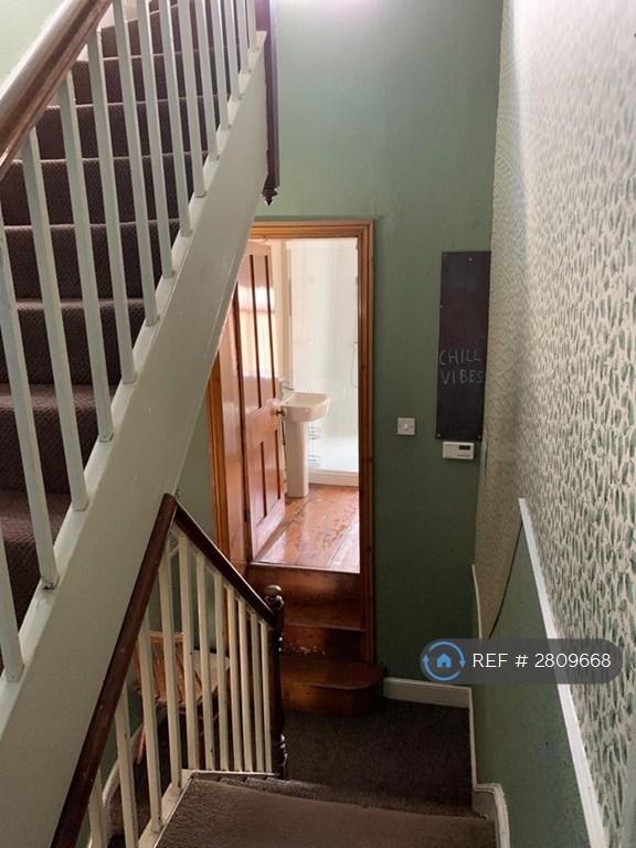 Middle Floor Hallway