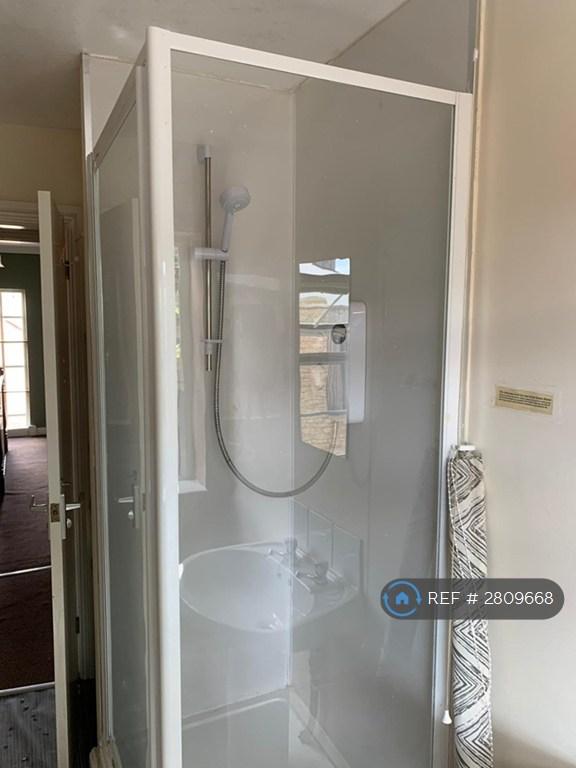 Top Floor Bathroom 1