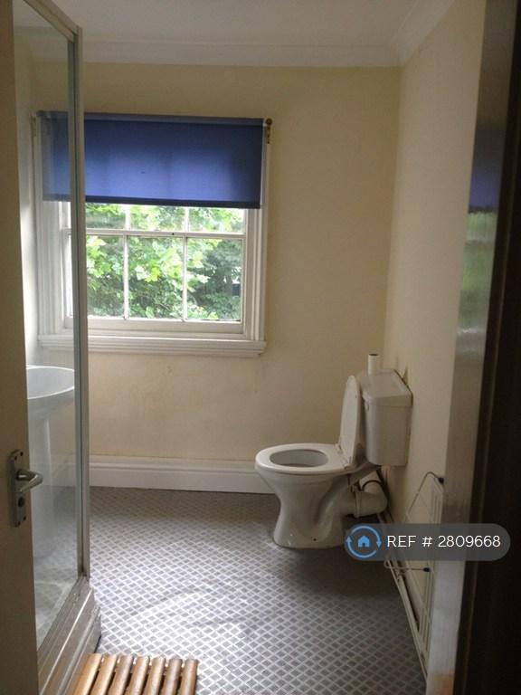Top Floor Bathroom 2