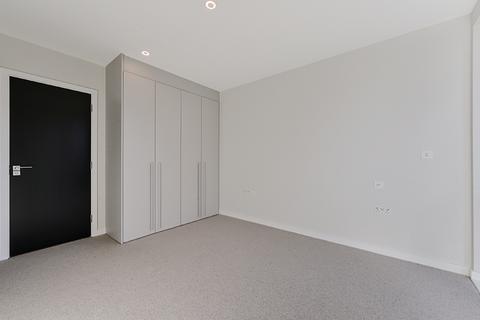 undefined, Midlle Road, London, London
