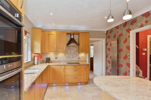4 bedroom detached house for sale, Rosemullion Avenue, Tattenhoe, Milton Keynes