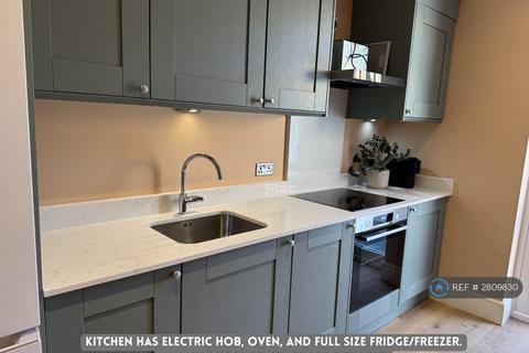 1 bedroom in a house share to rent, Fulham Palace Road, London, W6