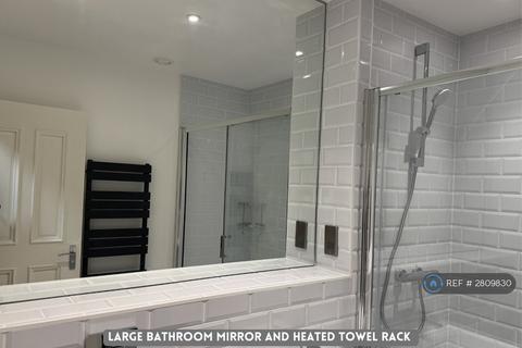 1 bedroom in a house share to rent, Fulham Palace Road, London, W6