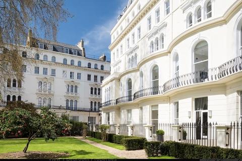 1 bedroom apartment to rent, Kensington Gardens Square, London