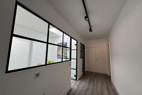 House to rent, Allied Way, Acton