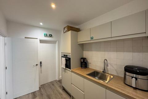 House to rent, Allied Way, Acton