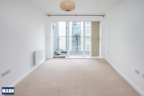 3 bedroom apartment to rent, Clovelly Place, Greenhithe, DA9