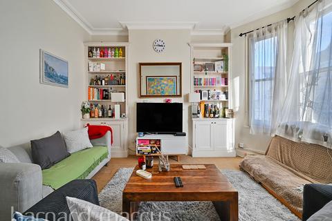 2 bedroom apartment to rent, Elspeth Road