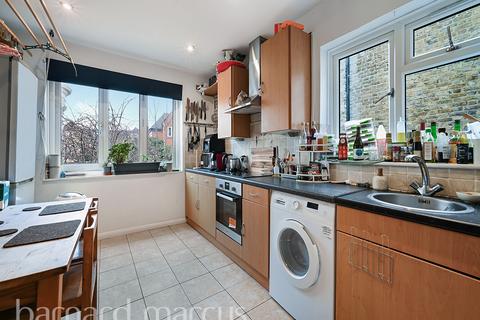 2 bedroom apartment to rent, Elspeth Road