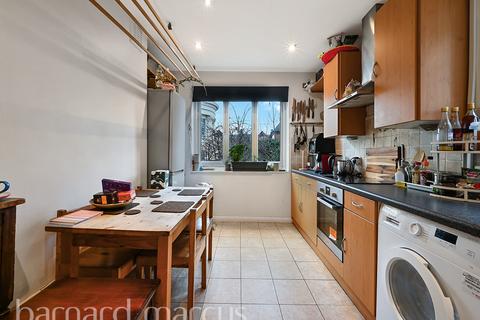 2 bedroom apartment to rent, Elspeth Road