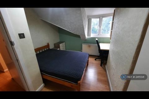 2 bedroom flat to rent, Granville Road, Manchester, M14