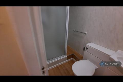 2 bedroom flat to rent, Granville Road, Manchester, M14