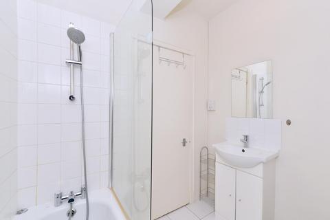 2 bedroom flat to rent, Fulham Road, Chelsea