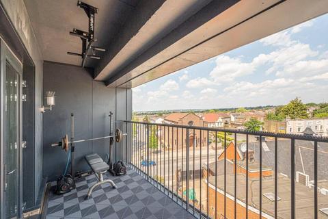 3 bedroom flat to rent, Woodley crescent, Cricklewood