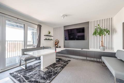3 bedroom flat to rent, Woodley crescent, Cricklewood