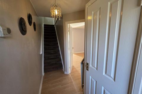 3 bedroom semi-detached house to rent, Barmouth Way, Liverpool L5